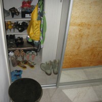 Прихожая с раздвижными дверьми