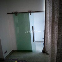 Стеклянная раздвижная дверь