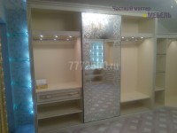 Дверь-купе с зеркалом и рисунком